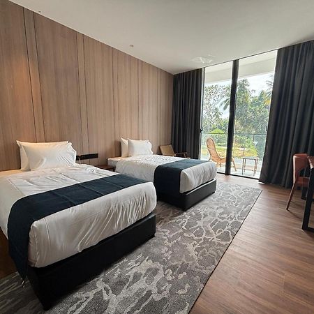 Roxy Beach Resort Sematan Zewnętrze zdjęcie