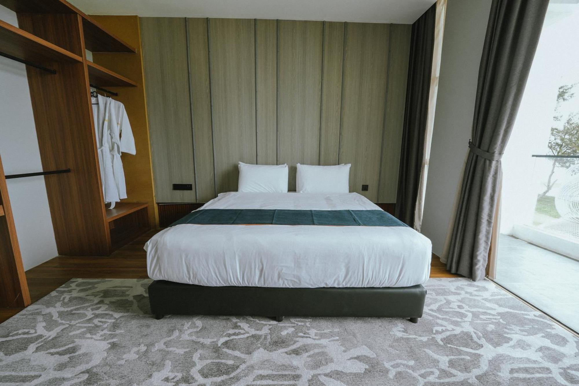 Roxy Beach Resort Sematan Zewnętrze zdjęcie