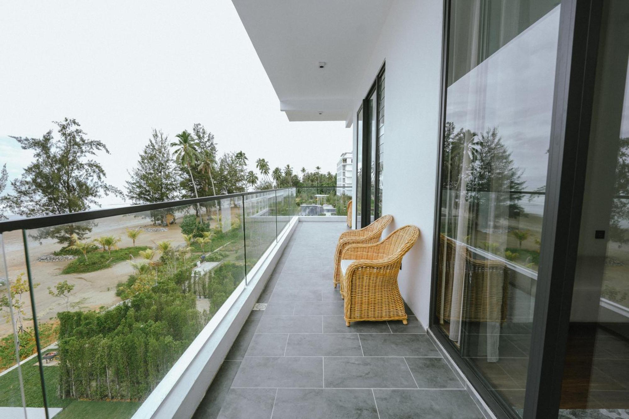 Roxy Beach Resort Sematan Zewnętrze zdjęcie